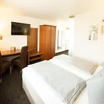 Stadthotel Giengen Und Restaurante Lacucina Hotel